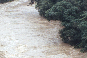 Հրազդան գետը վարարել է ու լցվել հարակից գյուղերի տները