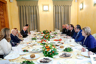 Премьер Армении обсудил с президентом Греции перспективы сотрудничества