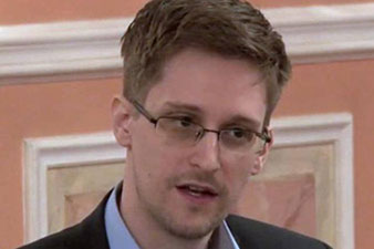 Documentary shows Snowden reunited with girlfriend in Moscow