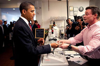 Кредитку Обамы не приняли в ресторане