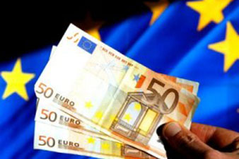 Еврокомиссия рассмотрит запрос Украины о выделении 2 млрд евро
