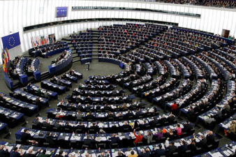 EU Parliament backs new European Commission led by Jean-Claude Juncker