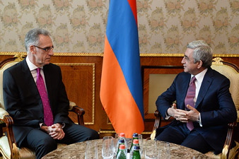 Президент Серж Саргсян принял посла Франции в Армении Анри Рено