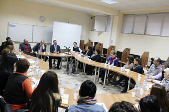 Артем Асатрян: Правительство Армении готово к обсуждениям в любом формате
