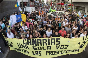 Власти Испании подадут в суд на Канарские острова