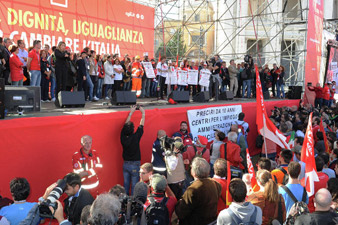 Улицы Рима заполонили протестующие против реформ