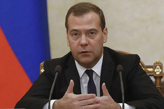 Медведев назвал положение дел в экономике РФ не самым праздничным