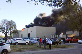 At least 4 dead in small plane crash at Wichita airport