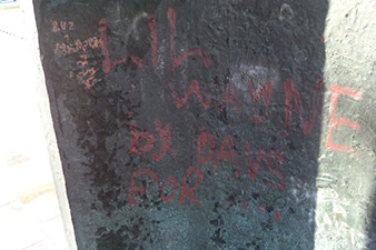 Vandals write obscene words on Charents Monument 