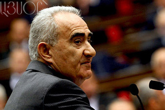 Глава парламента с представителями фракций обсуждает 12 пунктов оппозиции