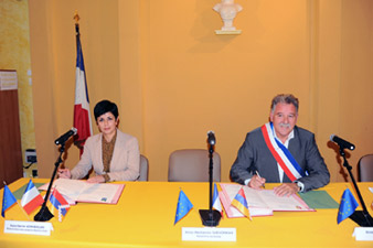 Karabakh’s Askeran and French Bouc-Bel-Air sign friendship declaration  