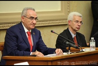 В Париже встретились главы парламентов Армении и Франции