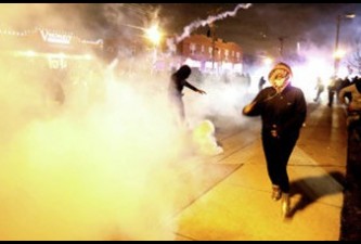 Полиция США задержала за вечер 15 демонстрантов в Фергюсоне