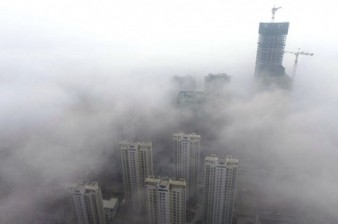 В Пекине из-за сильного смога объявлен повышенный уровень опасности