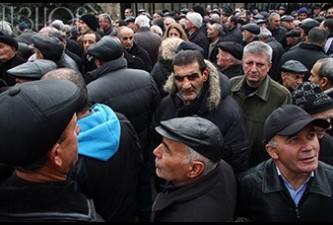 Сотрудники завода «Наирит» проводят акцию протеста
