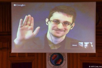 Snowden receives human rights award in Berlin