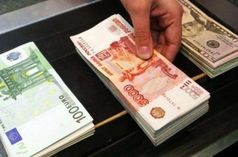 Курс евро достиг 92 рублей, доллар превысил отметку в 74 рубля
