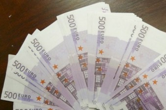 Курс евро в ходе торгов впервые в истории превысил 100 рублей