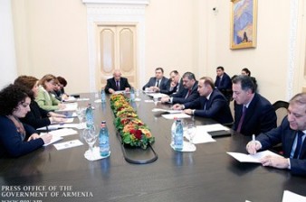 В правительстве Армении состоялось совещание по ситуации на финансовом рынке