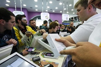 Россия стала шопинг-центром для иностранцев из-за обвала рубля – СМИ