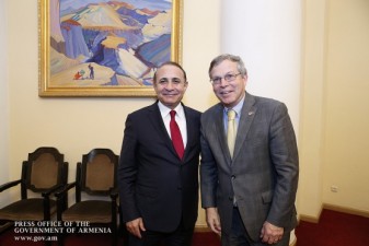 Премьер-министр Армении попрощался с послом США Джоном Хефферном