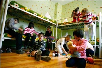 Финнам запретили усыновлять детей из России