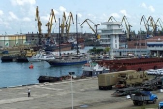 Hraparak: Armenian goods exported to Russia get stuck in Georgia