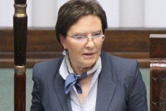 Премьер Польши извинилась за скандальную фотосессию