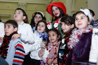 Armenian president’s residence hosts New Year party for kids