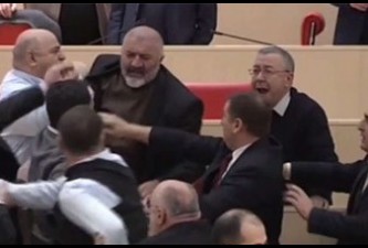В парламенте Грузии произошла массовая драка