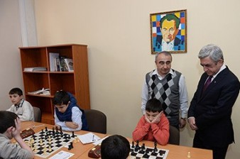 Президент Армении посетил Академию шахмат