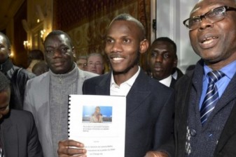 France attacks: 'Hero' Lassana Bathily gets citizenship