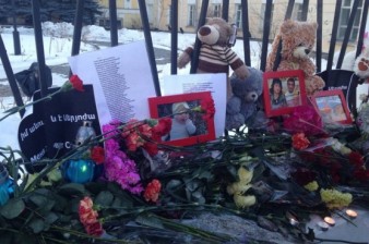 Российские сенаторы возложили цветы к посольству Армении