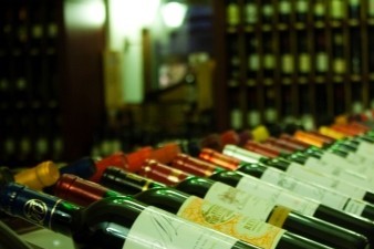 Грузинские виноделы приостанавливают поставки вина в Россию из-за кризиса