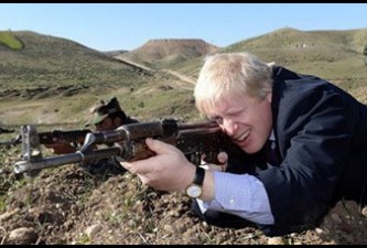 Мэр Лондона Джонсон позировал с автоматом Калашникова в Курдистане