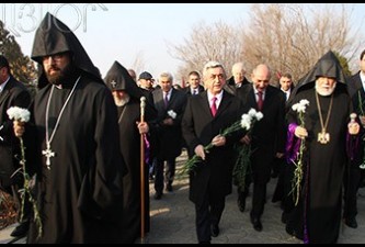 Armenian political and military leaders visit Yerablur Military Cemetery
