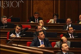 Troika of parties supports businessmen protesting turnover tax law