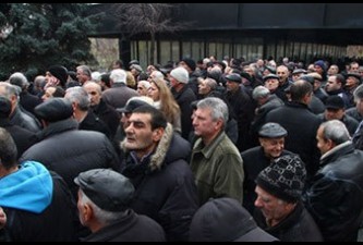 Nairit employees stage protest outside Armenian presidential residence