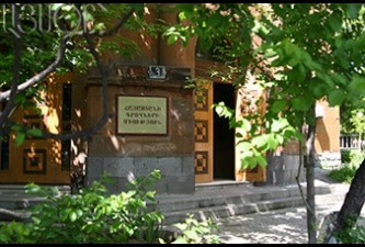 Во дворе Союза писателей Армении обнаружено тело мужчины