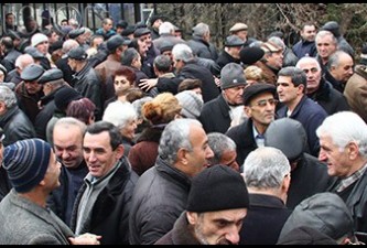 Նաիրիտցիներն ու Րաֆֆի Հովհաննիսյանը նախագահականի մոտ են՝ նույն պահանջով
