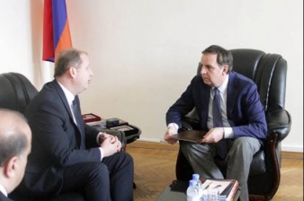 Новый посол Словакии вручил копии верительных грамот замминистра ИД Армении