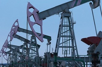 Нефть дешевеет в ожидании публикации данных по запасам в США