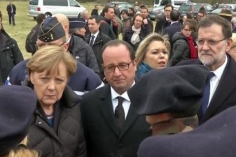Олланд, Меркель и премьер Испании прибыли на место крушения самолета на юге Франции