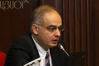Левон Зурабян: Накануне в парламенте Армении имело место «театральное шоу»