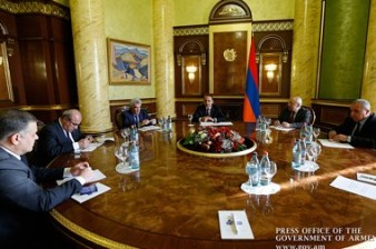 В правительстве Армении проходит заседание Клуба премьер-министров