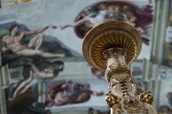 Ватикан открывает свои музеи и Сикстинскую капеллу для бедных и бездомных