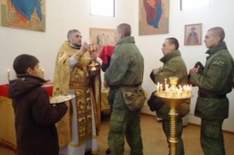 Более 100 военнослужащих ЮВО приняли Христианство в полевом храме на полигоне в Армении