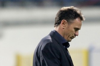 Тренер черногорцев извинился перед футболистами сборной России за поведение болельщиков