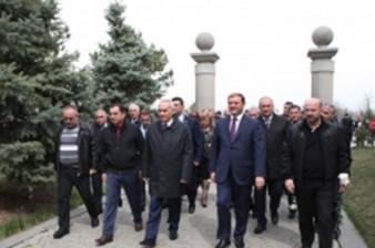 NA President Galust Sahakyan Visits Yerablur Pantheon