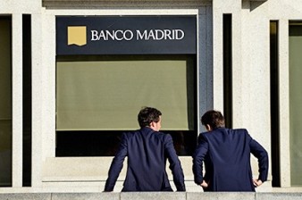 Испанские власти заморозили банковские счета сотен россиян
